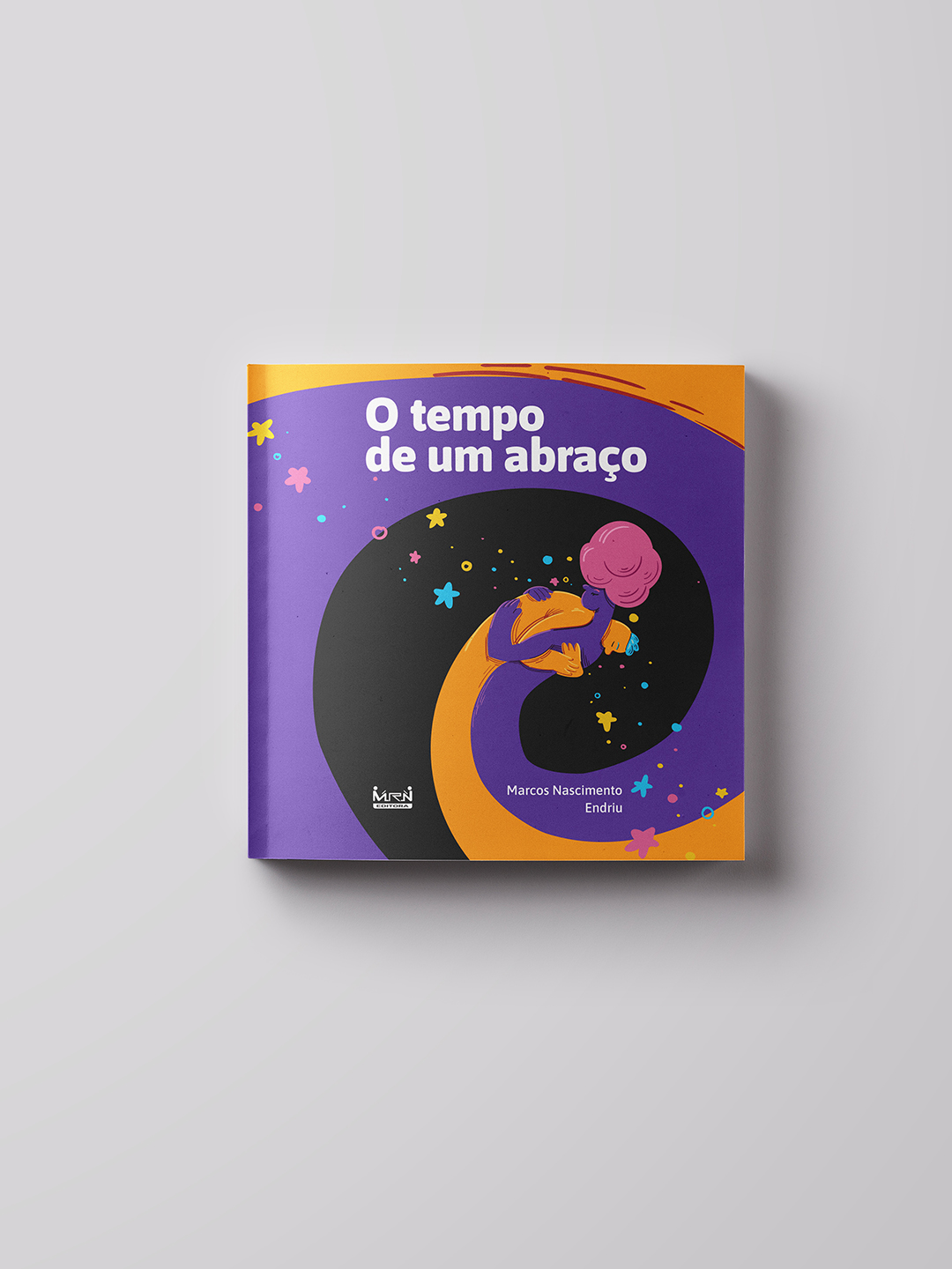 Capa do Livro O Tempo de Um Abraço, com duas figuras em espiral, como se girassem em volta um do outro, se abraçando no final. Uma figura é laranja a outra é roxa